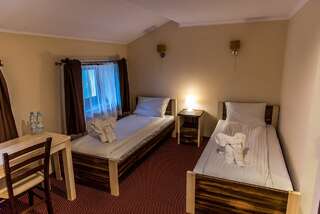 Отели типа «постель и завтрак» Zajazd Avangarda Вишнице Трехместный номер с ванной комнатой-2